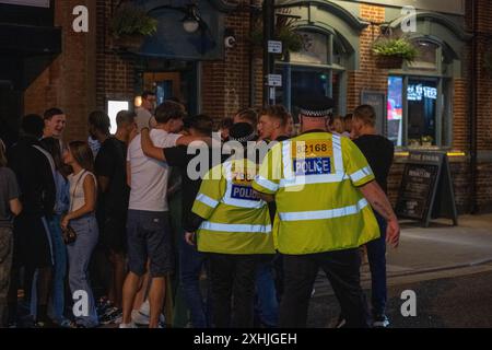 Brentwood Essex 14th Jul 2024 a renversé les fans à Brentwood, Essex lors de la finale de la Coupe d'Euro entre l'Angleterre et l'Espagne crédit : Ian Davidson/Alamy Live News Banque D'Images