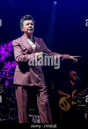 Derby, Royaume-Uni, Markeaton Park. 14 juillet 2024. Sessions d’été avec “Deco”, “Lightning Seeds”, Rick Ashley” et les têtes d’affiche “Madness”. Sur la photo : Rick Astley. Crédit : Mark Dunn/Alamy Live News Banque D'Images