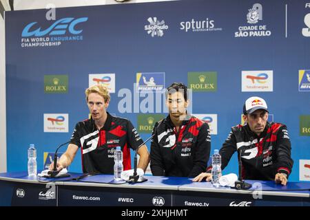 Conférence de presse post-course, HARTLEY Brendon (nzl), Toyota Gazoo Racing, Toyota GR010 - Hybrid, HIRAKAWA Ryo (jpn), Toyota Gazoo Racing, Toyota GR010 - Hybrid, BUEMI Sebastien (SWI), Toyota Gazoo Racing, Toyota GR010 - Hybrid, portrait lors des Rolex 6 heures de Sao Paulo 2024, 5ème manche du Championnat du monde d'Endurance FIA 2024, du 12 au 14 juillet 2024 sur l'Autodromo Jose Carlos Pace à Interlagos, Brésil Banque D'Images