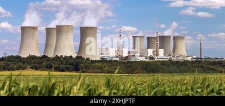 Vue panoramique de la centrale nucléaire Dukovany - République tchèque Banque D'Images