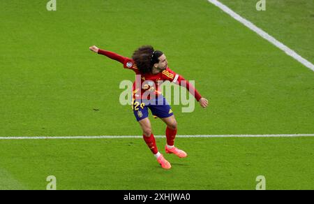 BERLIN, ALLEMAGNE - 14 JUILLET : Marc Cucurella, Espagnol, célèbre la finale de l'UEFA EURO 2024 entre l'Espagne et l'Angleterre à l'Olympiastadion le 14 juillet 2024 à Berlin, Allemagne. © diebilderwelt / Alamy Live News Banque D'Images