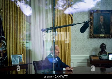 Washington, États-Unis. 14 juillet 2024. Le président Joe Biden s’adresse à la nation après que l’ancien président Donald Trump a été blessé par balle lors d’un rassemblement électoral du 13 juillet en Pennsylvanie dans le bureau ovale de la Maison Blanche à Washington, DC le dimanche 14 juillet 2024. L'attaque de samedi a tué un spectateur sur les lieux et en a fait deux autres grièvement blessés. Photo de Bonnie Cash/UPI crédit : UPI/Alamy Live News Banque D'Images