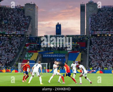 Berlin, Allemagne. 14 juillet 2024. Les joueurs s'affrontent lors de la finale de l'UEFA Euro 2024 entre l'Angleterre et l'Espagne à Berlin, en Allemagne, le 14 juillet 2024. Crédit : Xiao Yijiu/Xinhua/Alamy Live News Banque D'Images