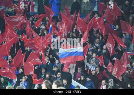 Moscou, Russie. 12 octobre 2023. Les fans de l'équipe nationale russe en action lors du match amical entre la Russie et le Cameroun au stade VTB Arena. Score final : Russie 1-0 Cameroun. Crédit : SOPA images Limited/Alamy Live News Banque D'Images