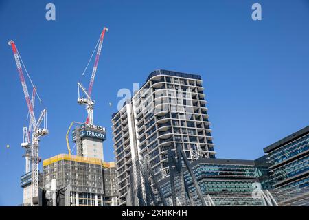 Tours résidentielles Meriton en cours de construction pour des appartements à Macquarie Park, North Sydney, Nouvelle-Galles du Sud, Australie. Meriton est une construction australienne Banque D'Images