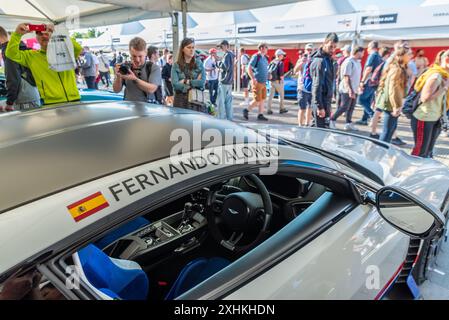 Nom Fernando Alonso sur la supercar Aston Martin Valiant lors du Goodwood Festival of Speed 2024 Motorsport Event dans le West Sussex, Royaume-Uni. Les gens Banque D'Images