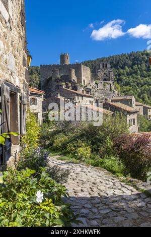 France, haute Loire, Saint André de Chalencon, Château et église de Chalencon, vallée de l'ance Banque D'Images