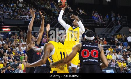 Edmonton, Canada. 09 juillet 2024. Edmonton Stinger a intenté en 2024 une action CEBL contre le Calgary Surge au Edmonton Expo Centre à Edmonton, en Alberta. Score final : Calgary Surge (7-7) 87:58 Edmonton Stingers (11-5) (photo de Ron Palmer/SOPA images/SIPA USA) crédit : SIPA USA/Alamy Live News Banque D'Images