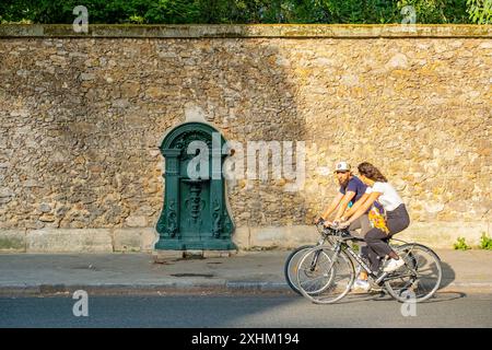 France, Paris, fontaine murale Wallace, rue Geoffroy Saint Hilaire Banque D'Images