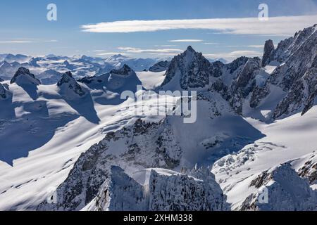 France, haute-Savoie, Chamonix Mont Blanc (vue aérienne), face nord de la Tour ronde (3792 m) et Grand Capucin à droite (vue aérienne) Banque D'Images