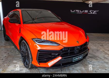 Lamborghini Urus se hybride rechargeable SUV de luxe au Goodwood Festival of Speed 2024 Motorsport Event à West Sussex, Royaume-Uni Banque D'Images