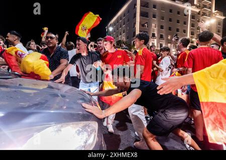 Malaga, Espagne. 15 juillet 2024. Les fans de football espagnols ont vu célébrer à Malaga la victoire de l'Espagne à l'UEFA Euro 2024. L'Espagne a remporté l'Euro 2024 de l'UEFA après un match contre l'Angleterre célébré à l'Olympiastadion de Berlin, en Allemagne. Crédit : SOPA images Limited/Alamy Live News Banque D'Images