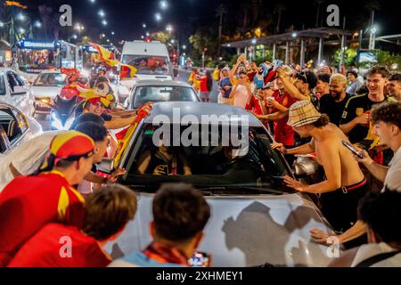 Malaga, Espagne. 15 juillet 2024. Les fans de football espagnols ont vu célébrer à Malaga la victoire de l'Espagne à l'UEFA Euro 2024. L'Espagne a remporté l'Euro 2024 de l'UEFA après un match contre l'Angleterre célébré à l'Olympiastadion de Berlin, en Allemagne. Crédit : SOPA images Limited/Alamy Live News Banque D'Images