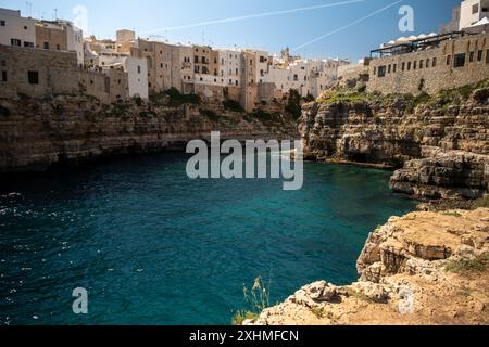 Belle vue sur la plage de Polignano a Mare, Pouilles, Italie Banque D'Images