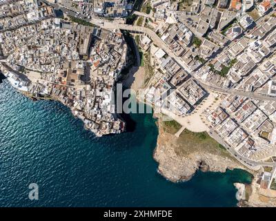 Vue aérienne de Polignano a Mare, Italie - ville côtière pittoresque Banque D'Images