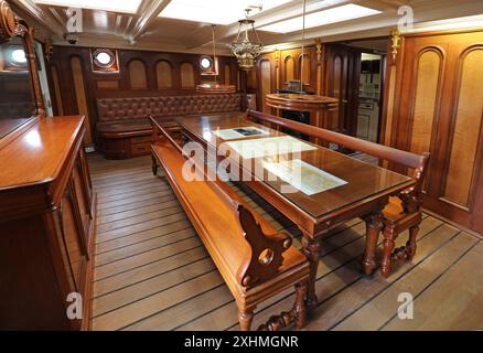 Vue intérieure de la cabine des capitaines et de la salle à manger sur le Cutty Sark, le célèbre voilier victorien à Geenwich, Londres, Royaume-Uni Banque D'Images