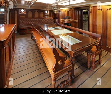 Vue intérieure de la cabine des capitaines et de la salle à manger sur le Cutty Sark, le célèbre voilier victorien à Geenwich, Londres, Royaume-Uni Banque D'Images