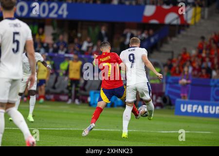 Berlin, Allemagne, 14 juillet 2024. Alvaro Morata et Harry Kane en action lors du match entre l'Espagne et l'Angleterre. UEFA Euro 2024 Allemagne. Correspondance finale. Banque D'Images