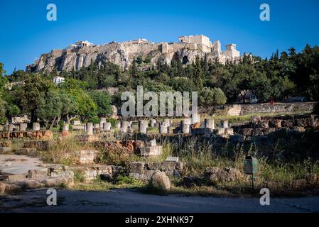Vue de l'Acropole depuis l'ancienne Agora d'Athènes, Athènes, Grèce Banque D'Images