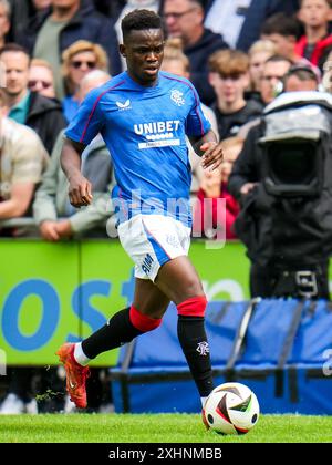 Wezep, PAYS-BAS - 13 JUILLET : Rabbi Matondo du Rangers FC dribble avec le ballon lors du match amical de pré-saison entre l'AFC Ajax et le Rangers FC Banque D'Images