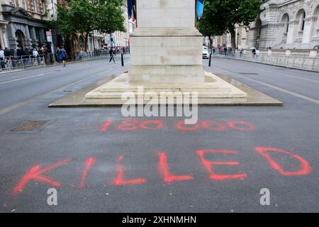 Cénotaphe, Whitehall, Londres, Royaume-Uni. 15 juillet 2024. Les jeunes exigent une manifestation de peinture au pistolet sur la Palestine à côté du cénotaphe. Credit : Matthew Chattle/Alamy Live News Banque D'Images
