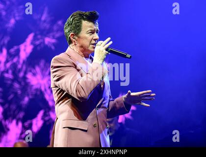 Derby, Royaume-Uni, Markeaton Park. 14 juillet 2024. Sessions d’été avec “Deco”, “Lightning Seeds”, Rick Ashley” et les têtes d’affiche “Madness”. Sur la photo : Rick Astley. Crédit : Mark Dunn/Alamy Live News Banque D'Images