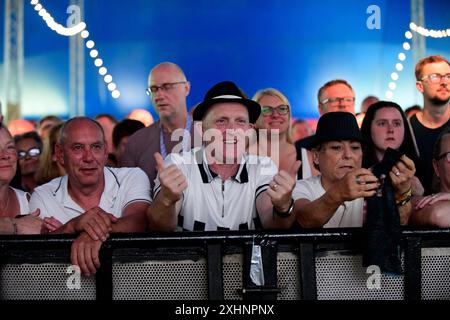 Derby, Royaume-Uni, Markeaton Park. 14 juillet 2024. Sessions d’été avec “Deco”, “Lightning Seeds”, Rick Ashley” et les têtes d’affiche “Madness”. Photo : fans de folie crédit : Mark Dunn/Alamy Live News Banque D'Images