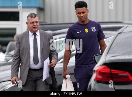 L'Angleterre Ollie Watkins arrive à l'aéroport de Londres Stansted. Gareth Southgate et l'Angleterre ont goûté à la défaite dans une deuxième finale consécutive du Championnat d'Europe alors que l'Espagne triomphait 2-1 à Berlin. Date de la photo : lundi 15 juillet 2024. Banque D'Images