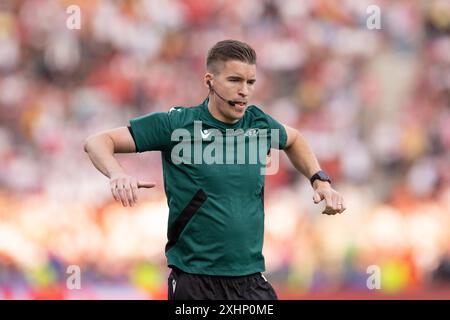 Berlin le dimanche 14 juillet 2024. François Letexier, arbitre du match, avant la finale du Championnat d'Europe de l'UEFA entre l'Espagne et l'Angleterre à l'Olympiastadion de Berlin le dimanche 14 juillet 2024. (Photo : Pat Scaasi | mi News) crédit : MI News & Sport /Alamy Live News Banque D'Images