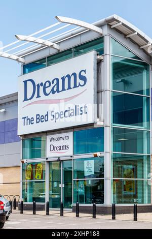 Dreams, un point de vente de lits au Staples Corner Retail Park, dans le nord de Londres, au Royaume-Uni Banque D'Images