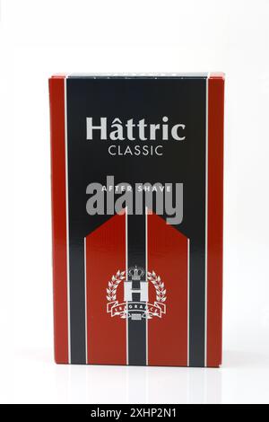 HUETTENBERG, HESSE, ALLEMAGNE - 024 : bouteille d'après-rasage classique hâttric. La marque Hâttric a été lancée en 1963 par la société Olivin et possède un il Banque D'Images