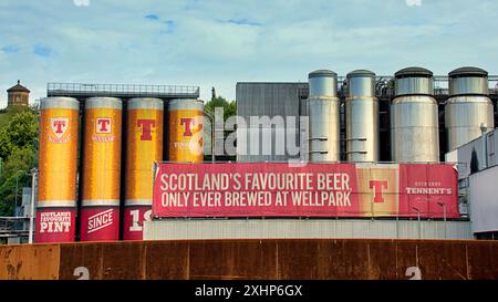 Glasgow, Écosse, Royaume-Uni. 15 juillet 2024 : Scots lager England troll en tant que tennents lager a continué leur série de planches de football avec peu de sympathie pour l'angleterre. La société est célèbre pour ses graphismes et sa brasserie Drygate Wellpark de la ville est couverte d'art emblématique dans l'est de la ville et est une Mecque touristique. Crédit Gerard Ferry /Alamy Live News Banque D'Images