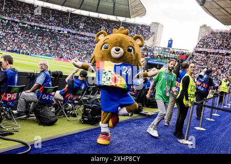 Berlin, Allemagne. 14 juillet 2024. La mascotte officielle est vue avant la finale de Albärt Euro 2024 de l’UEFA entre l’Espagne et l’Angleterre à l’Olympiastadion de Berlin. Crédit : Gonzales photo/Alamy Live News Banque D'Images