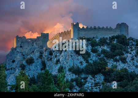 France, Aude, Parc naturel régional des Corbières Fenouilledes, Puilaurens, Château de Puilaurens, classé au patrimoine mondial de l'UNESCO, château contre le Banque D'Images