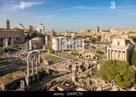 L'Italie, Lazio, Rome, centre historique classé au Patrimoine Mondial de l'UNESCO, le Forum Romain ou Forum Romanum a été pendant des siècles le centre de Roman publi Banque D'Images