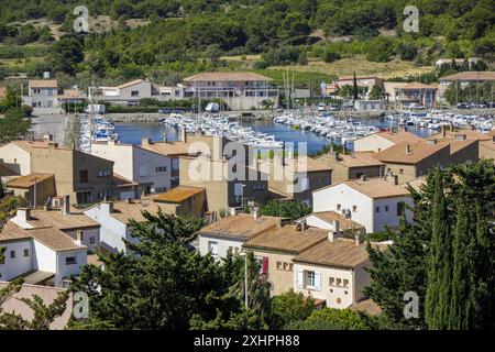 France, Aude, Parc naturel régional de Narbonne en Méditerranée, Gruissan, vue sur la vieille ville depuis la table d'orientation sur la colline au-dessus du Banque D'Images