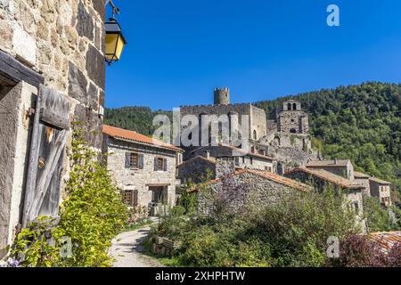 France, haute Loire, Saint André de Chalencon, Château et église de Chalencon, vallée de l'ance Banque D'Images