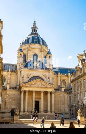 France, Paris, Université de la Sorbonne, entrée de la chapelle par la Cour d'honneur de l'Université de la Sorbonne Banque D'Images