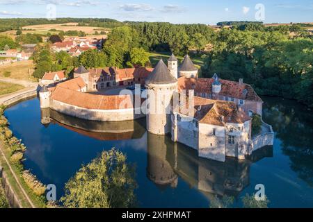 La France, Pas de Calais, Fresnicourt le Dolmen, l'Olhain Château (vue aérienne) Banque D'Images