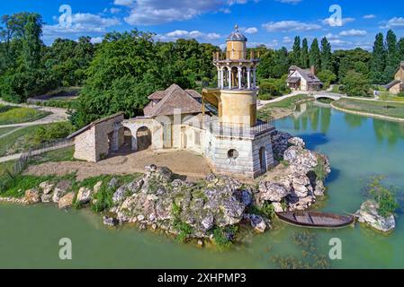 France Yvelines, Versailles, Château de Versailles classé au patrimoine mondial de l'UNESCO, domaine Marie-Antoinette, hameau de la Reine, tour Marlborough et la da Banque D'Images