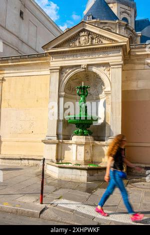 France, Paris, quartier du Marais, Fontaine rue Charlemagne Banque D'Images