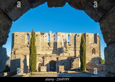 France, Herault, Gigean, abbaye Saint-Felix de Montceau fondée au 11th siècle dans le massif de la Gardiole Banque D'Images