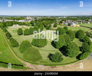 France, Calvados, Bayeux, le plus grand cimetière militaire britannique de France avec 4648 tombes (vue aérienne) Banque D'Images