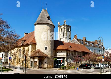 France, Aube, Troyes, Hôtel du petit Louvre et Cathédrale St Pierre et St Paul Banque D'Images