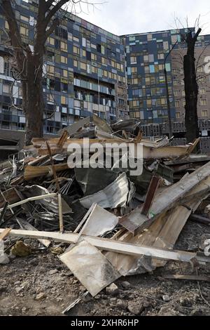 Non exclusif : KIEV, UKRAINE - 12 JUILLET 2024 - les piles de gravats sont dans les locaux de l'Ohmatdyt National Specialized Childrens Hospital Damage Banque D'Images