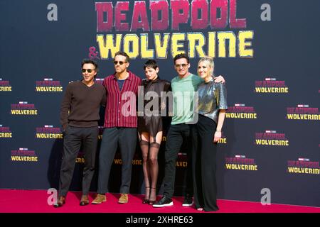 Shawn Levy (réalisateur), les acteurs Ryan Reynolds, Hugh Jackman, Emma Corrin, et Wendy Jacobson (productrice), DEADPOOL & WOLVERINE (sortie cinéma : Banque D'Images