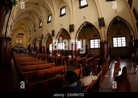 Bogota, Colombie, 3/1/2024.Tourist aller à l'église au sommet de la colline Monserrat à 2,350 mètres au-dessus de la ville de Bogota. Photo de. Jose Isaac Bula Ur Banque D'Images