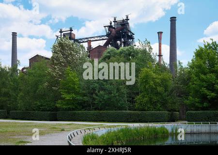 Ancien bâtiment industriel dans Duisburg North Landscape Park, vintage, LaPaDu, Ruhr zone, Rhénanie-du-Nord-Westphalie, Allemagne Banque D'Images