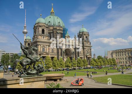 Chasseur de lion à cheval par Albert Wolff, cathédrale de Berlin, Lustgarten, Mitte, Berlin, Allemagne Banque D'Images