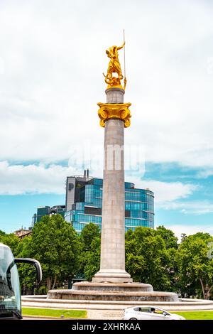 Tbilissi, Géorgie - 21 JUIN 2024 : Liberty Square est situé dans le centre de Tbilissi, Géorgie, à l'extrémité est de l'avenue Rustaveli. Banque D'Images